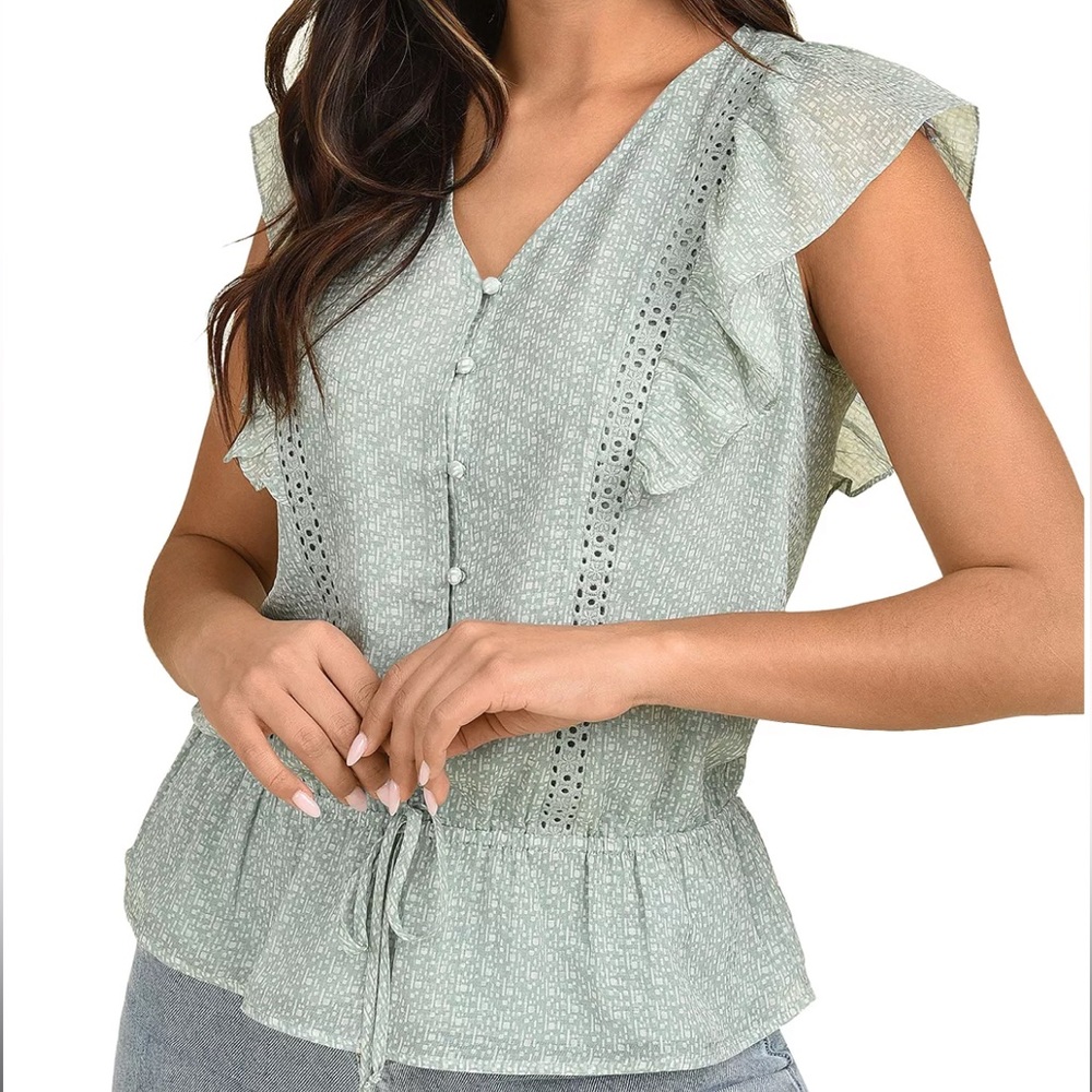 Last one NWT Daniel Rainn Emma Short Sleeve Blouse